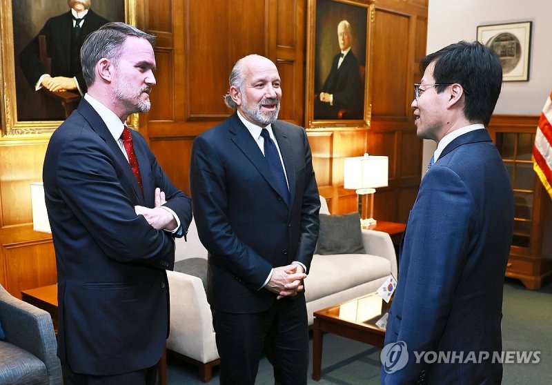 대화하는 여한구 통상교섭본부장 (출처=연합뉴스)