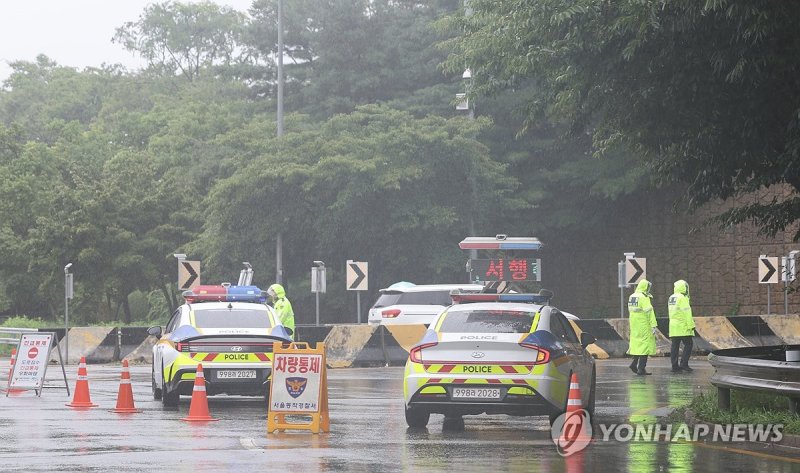 서울 올림픽대로 여의상류IC 교통 통제 (출처=연합뉴스)