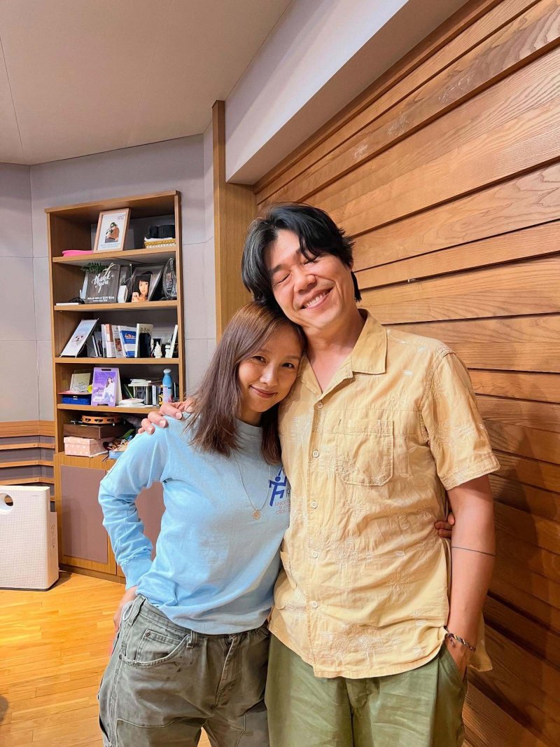 이효리♥이상순, 신혼 같네…결혼 13년차에도 딱 붙어 애정 과시