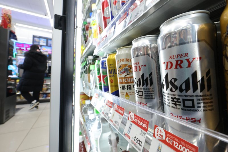 수입 맥주 1위인 일본 맥주 아사히가 한 편의점에 진열돼 있는 모습. 2025.2.23/뉴스1 ⓒ News1 신웅수 기자