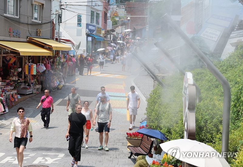 더위 식히는 쿨링 포그 (출처=연합뉴스)