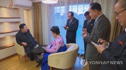 북한 리춘히 아나운서 고급주택에 설치된 에어컨 (출처=연합뉴스)
