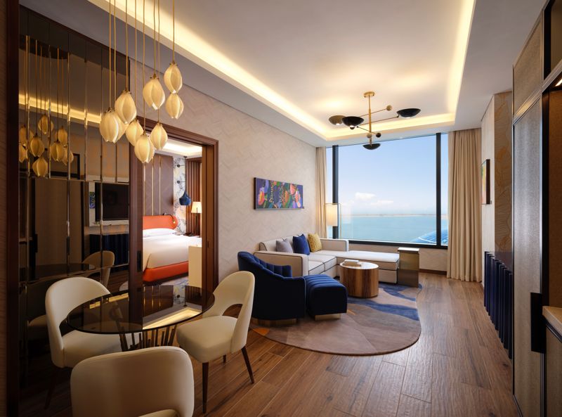 평일 썸머 스테이 패키지 이용시 업그레이드 혜택을 받을 수 있는 스위트 객실