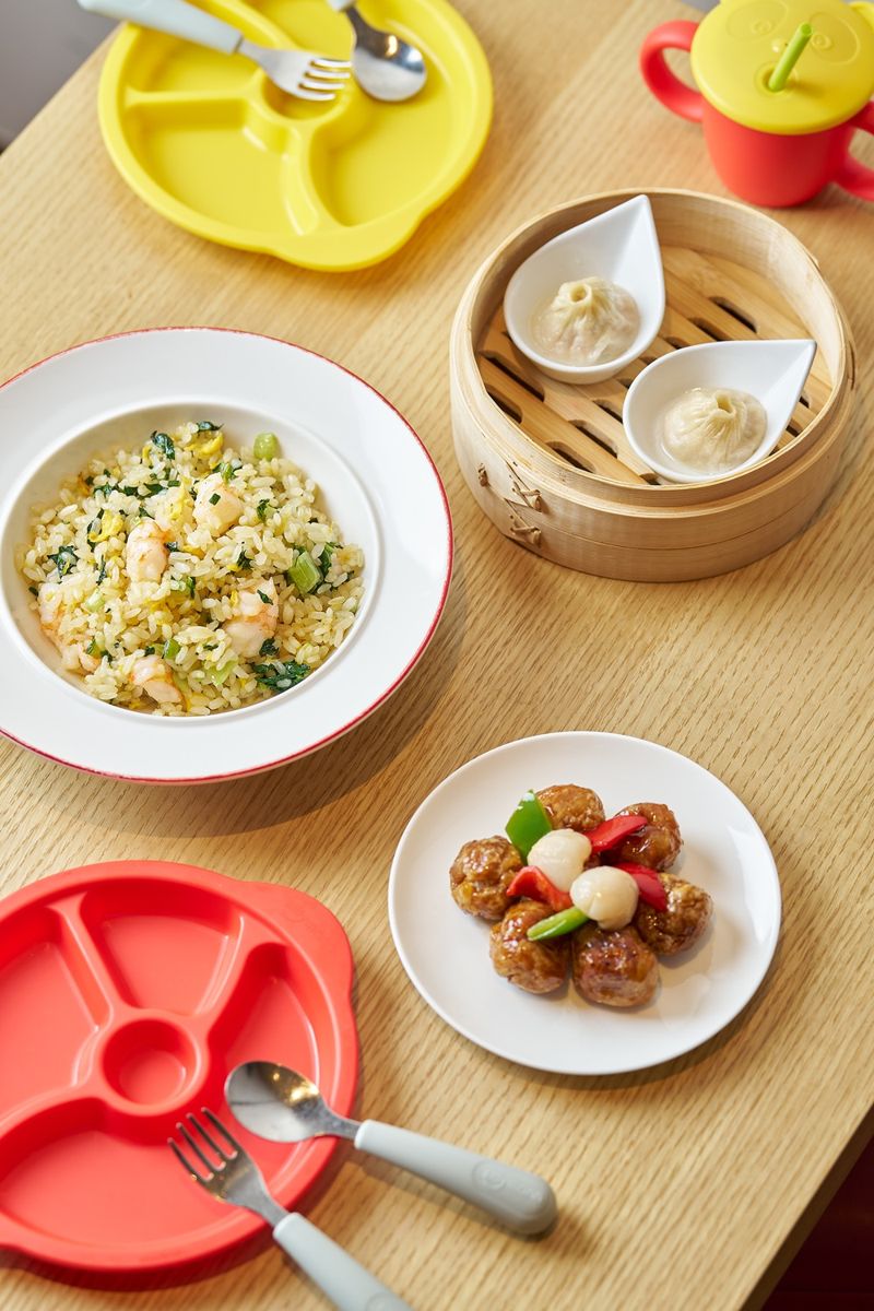 인스파이어는 여름 시즌을 맞아 평일 성인 메뉴 주문시 12세 이하 어린이에게 키즈 메뉴를 무료로 제공하는 '썸머 키즈 잇 프리' 프로모션을 진행 중이다. 사진은 중식 레스토랑 '홍반'의 키즈 메뉴. 인스파이어 제공