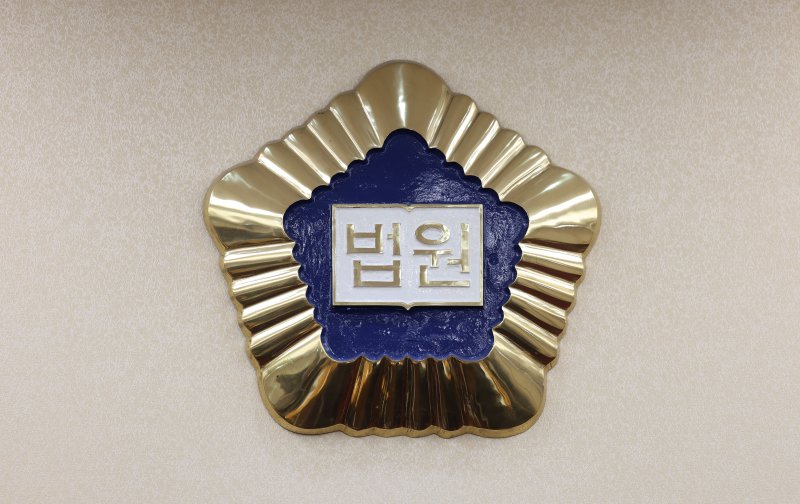 '술과 도박'으로 해고된 뒤 직장 찾은 40대 남자, 흉기로 찌른 사람이...