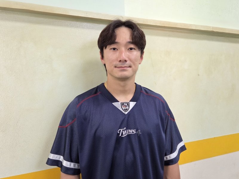 인터뷰하는 신민재 (출처=연합뉴스)