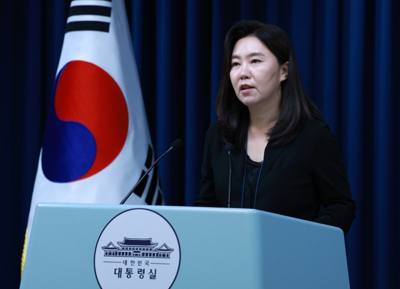 [서울=뉴시스] 고범준 기자 = 강유정 대변인이 9일 서울 용산 대통령실 청사에서 차관급 인사 관련 브리핑을 하고 있다. 2025.07.09. bjko@newsis.com