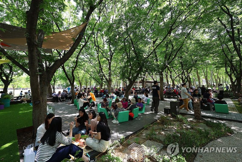 서울 보라매공원에서 열린 '2025 서울국제정원박람회' (출처=연합뉴스)