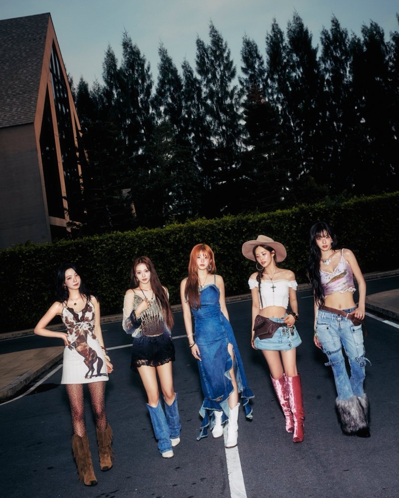 5人 프로미스 나인도 여름이네…8월 서울 공연 표 없음