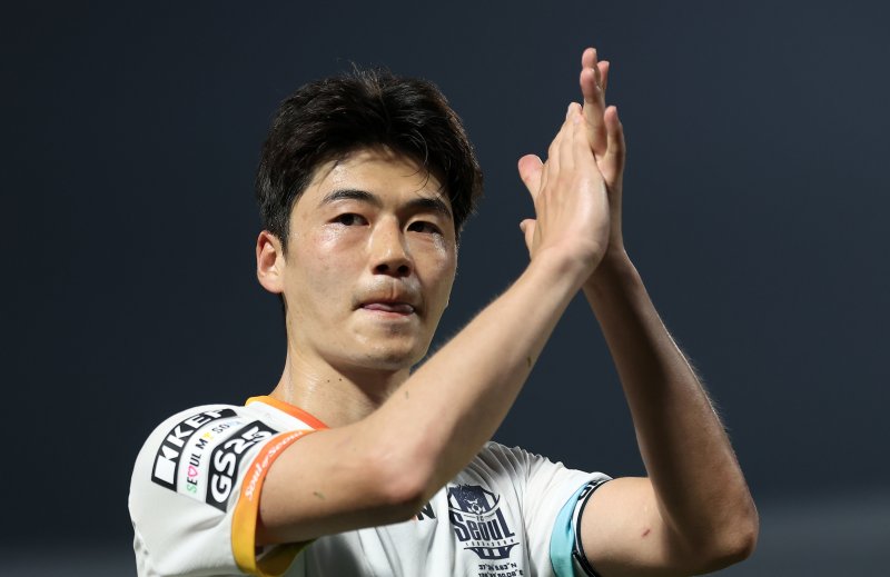 FC서울 바카라 가상 머니 사이트이 30일 경기 수원종합운동장에서 열린 '프로축구 하나은행 K리그1 2024 10라운드' 수원FC와 FC서울의 경기에서 2-0으로 승리한 후 박수치고 있다. 2024.4.30/뉴스1 ⓒ News1 김성진 기자