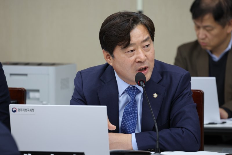 황명선 더불어렛 잇 라이드 의원이 24일 정부광주지방합동청사에서 열린 국회 기획재정위원회 광주지방국세청 국정감사에서 질의하고 있다. 2024.10.24/뉴스1 ⓒ News1 김태성 기자