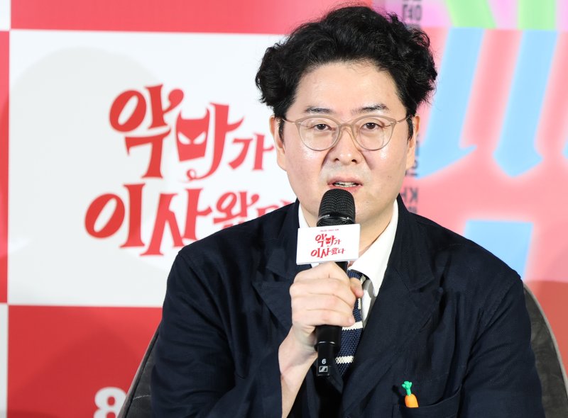 이상근 무료 슬롯 사이트이 9일 서울 용산구 CGV용산아이파크몰에서 열린 영화 '악마가 이사왔다‘ 제작보고회에 참석해 인사말을 하고 있다. '악마가 이사왔다'는 새벽마다 악마로 깨어나는 선지(임윤아 분)를 감시하는 기상천외한 아르바이트를 하게 된 청년 백수 길구(안보현 분)의 영혼 탈탈 털리는 이야기를 담은 악마 들린 코미디다. 2025.7.9/뉴스1 ⓒ News1 권현진 기자