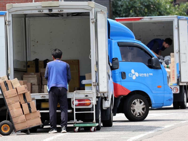 역대급 폭염에… "배송지연 양해부탁드립니다" [이상기후 비상… 재원은 부실]
