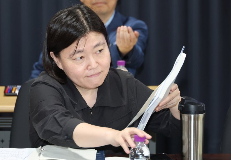 국정기획위원회 정치행정분과 전문위원을 맡은 임은정 대전지검 부장검사가 20일 오전 서울 종로구 정부서울청사 창성동 별관에서 열린 검찰청 업무보고에 자리하고 있다. (공동취재) 2025.6.20/뉴스1 ⓒ News1 황기선 기자