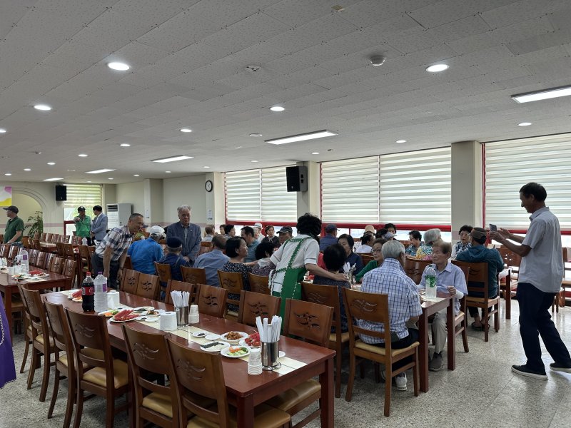 [진천=뉴시스] 진천읍 새마을지도자·부녀자협의회 삼계탕 봉사