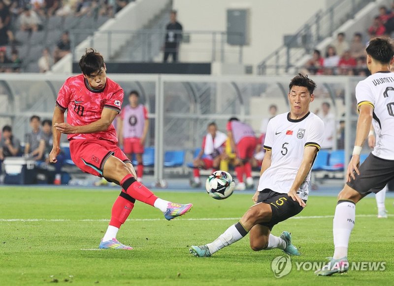 슛하는 이호재 (출처=연합뉴스)