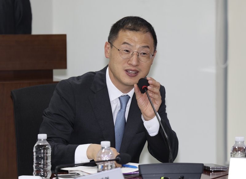 [서울=뉴시스] 김명년 기자 = 김상욱 더불어에볼루션 카지노 사이트당 의원이 16일 오후 서울 여의도 국회 의원회관 제3간담회의실에서 열린 '법무부 제출 난민법 개정안에 대한 평가와 바람직한 난민법 개정안의 방향' 간담회에서 발언하고 있다. 2025.06.16. kmn@newsis.com