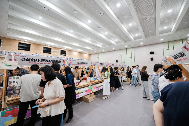 [안동=뉴시스] 9일 경북도청 화백당에서 '2025 경북 로컬 체인지업 소통의 날' 행사가 열리고 있다. (사진=경북도 제공) 2025.07.09 photo@newsis.com *재판매 및 DB 금지