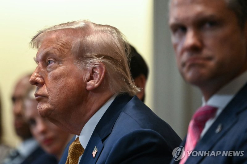 트럼프 대통령과 헤그세스 국방장관 (출처=연합뉴스)