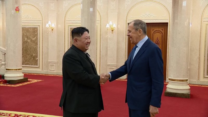 [서울=뉴시스] 김정은 북한 국무위원장이 지난 2023년 10월 19일 당중앙위원회 본부청사에서 세르게이 라브로프 러시아 라이브 바카라을 접견했다고 북한 조선중앙TV가 이튿날 보도했다. (사진=조선중앙TV 캡처) 2025.07.09. photo@newsis.com *재판매 및 DB 금지