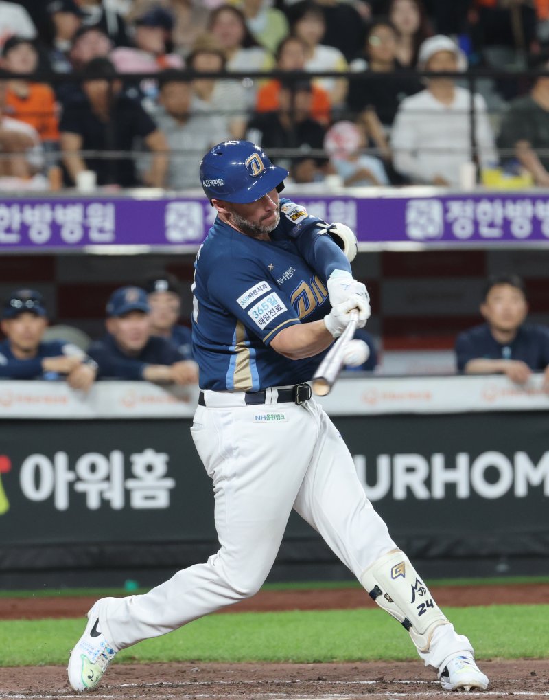 2일 오후 대전한화생명 볼파크에서 열린 프로야구 '2025 신한 SOL뱅크 KBO 리그' 한화 이글스와 NC 다이노스 경기에서 7회초 1사 NC 데이비슨이 솔로홈런을 치고 있다. 2025.7.2/뉴스1 ⓒ News1 김기태 기자