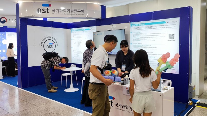 [대전=뉴시스] 제3회 세계한인과학기술인대회 행사장에 마련된 업카지노 전시부스.(사진=업카지노 제공) *재판매 및 DB 금지