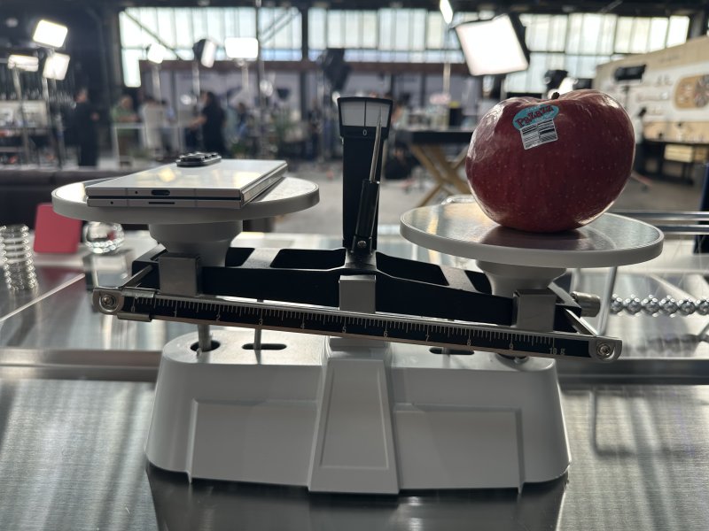 사과보다 가볍고 화면 확 넓어진 갤럭시Z 폴드7 살펴보니 [갤럭시 언팩 2025]