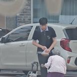 “할머니, 받으세요” 폭염 속 땀 뻘뻘…주머니 속 비상금 꺼낸 학생