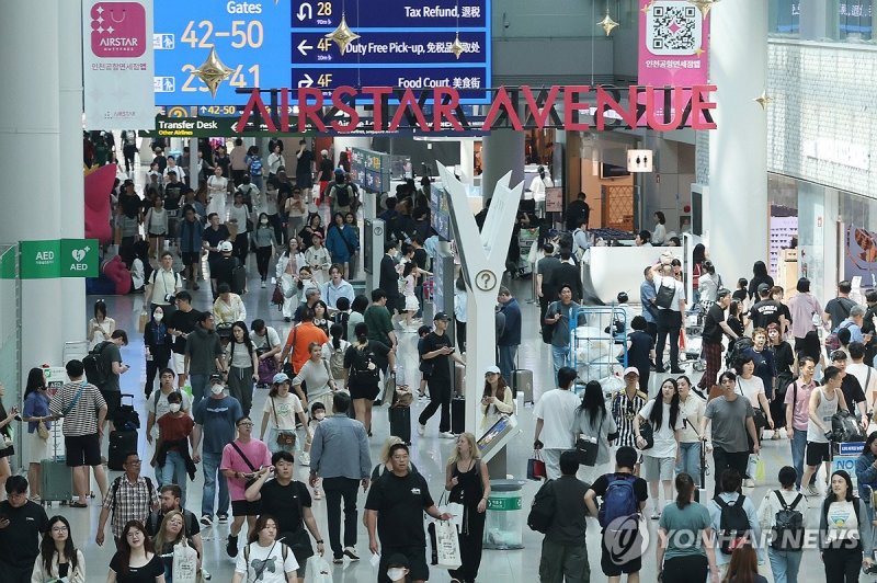 북적이는 인천국제공항. 연합뉴스