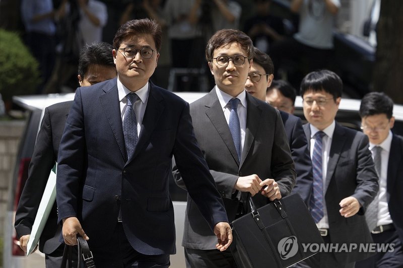 영장실질심사 출석하는 박억수 특검보 (출처=연합뉴스)