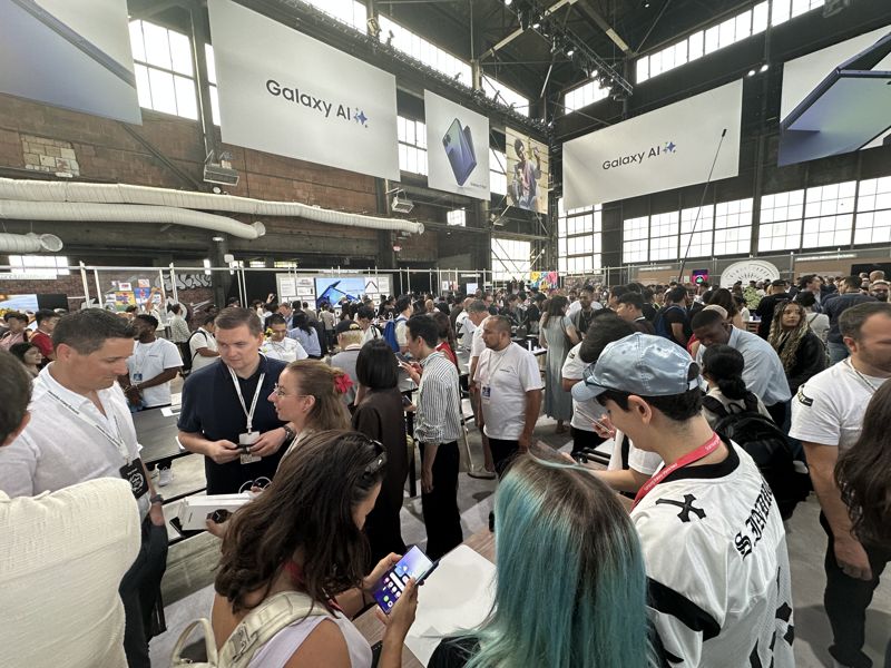 美 해군 조선소 개조해 탄생한 뉴욕 브루클린에서 공개된 최첨단 갤럭시 Z폴드7[르포]