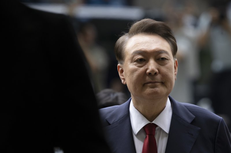 12·3 비상계엄과 관련해 특검의 수사를 받는 윤석열 전 대통령이 두 번째 레부카지노 전 피의자심문(영장실질심사)를 받기 위해 9일 오후 서울 서초구 중앙지방법원으로 출석하고 있다. 2025.7.9/뉴스1 ⓒ News1 사진공동취재단
