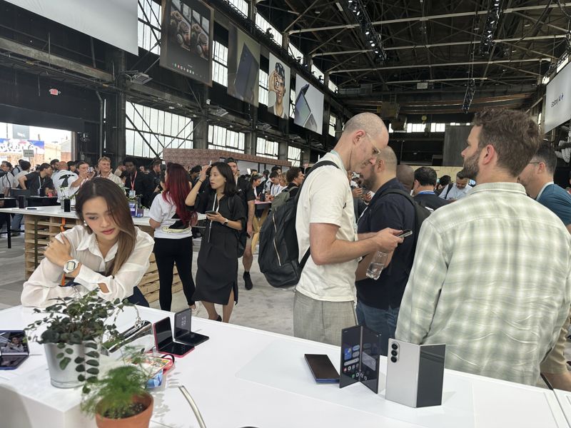 美 해군 조선소 개조해 탄생한 뉴욕 브루클린에서 공개된 최첨단 갤럭시 Z폴드7[르포]