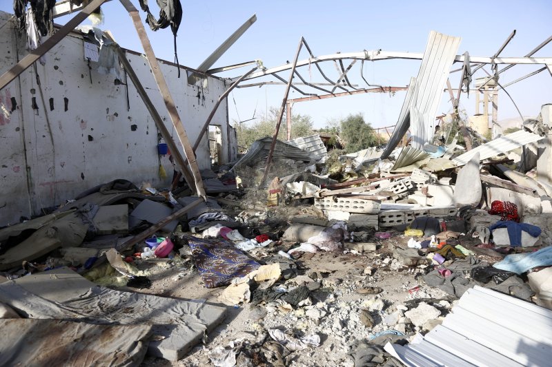 [사나=신화/뉴시스] 2025년 4월28일 예멘 사다주에서 미군의 공습을 받은 이주민 센터가 파괴돼 있는 광경. 예멘 후티 반군은 미국이 아프리카 국가 출신 이주민들을 위한 쉼터를 공습해 최소 68명이 숨지고 47명이 부상했다고 밝혔다. 2025.07.10.