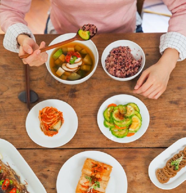 밖에선 밥 다 먹지 말라는 엄마의 '황당한 당부'... 이유는 더 황당