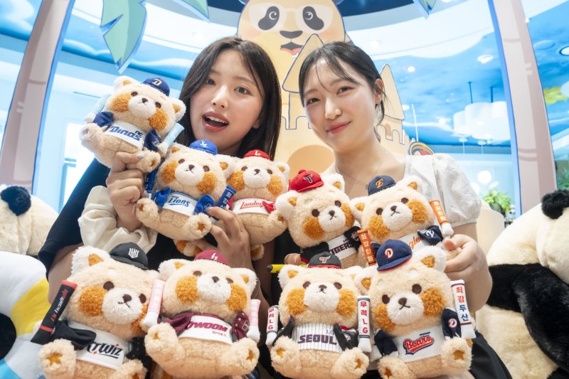 승리요정으로 변신한 '레시' 인형(에버랜드 제공)