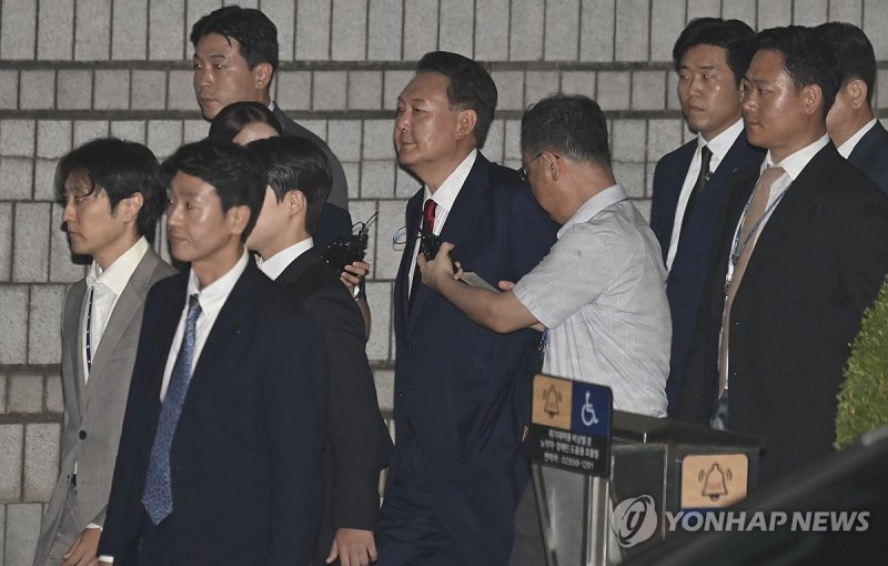 법정 나서는 윤석열 전 대통령 (출처=연합뉴스)