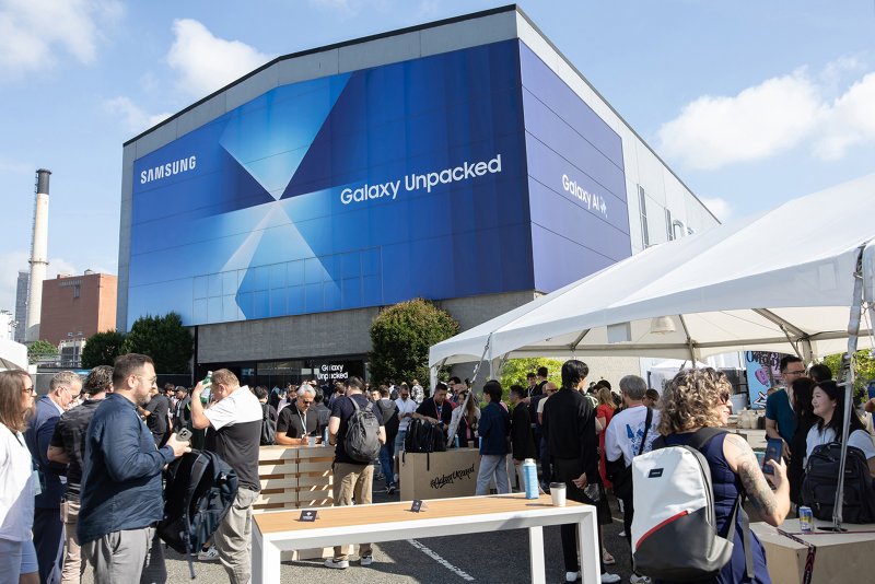 9일(현지시간) 미국 뉴욕 브루클린에 위치한 듀갈 그린하우스(Duggal Greenhouse)에서 개최된 하반기 '갤럭시 언팩 2025' 입장을 기다리는 관람객들. (사진=삼성전자 제공) *재판매 및 DB 금지