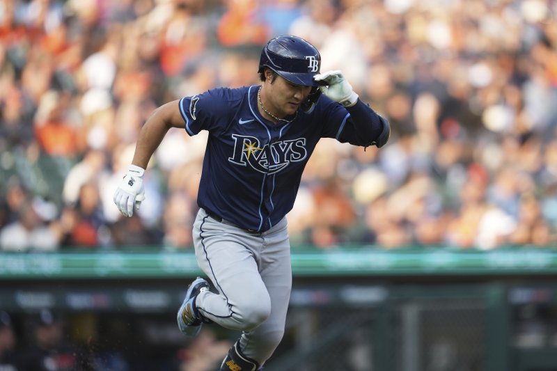 [디트로이트=AP/뉴시스] 탬파베이 레이스의 김하성이 8일(현지 시간) 미 미시간주 디트로이트 코메리카 파크에서 열린 2025 메이저리그 디트로이트 타이거스와의 경기 2회 초 좌전안타를 친 후 1루로 달리고 있다. 2025.07.09.