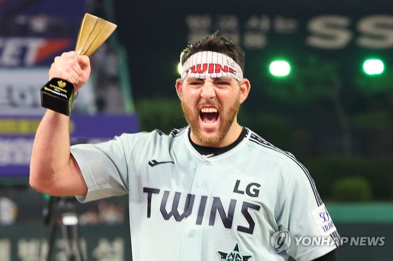 홀런 더비 우승한 LG 오스틴 (출처=연합뉴스)