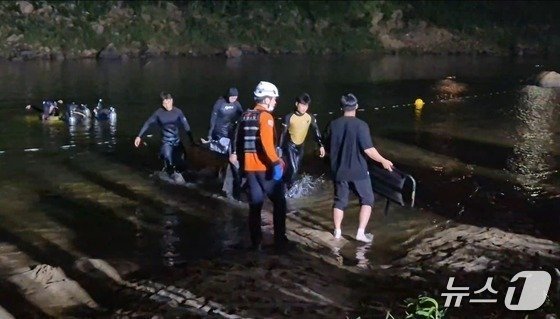 9일 오후 6시19분께 충남 금산 제원면 천내리 금강 상류에서 물놀이를 하던 20대 4명이 실종된 뒤 모두 심정지 상태로 발견됐으나 모두 숨졌다.(충남소방본부 제공) /뉴스1