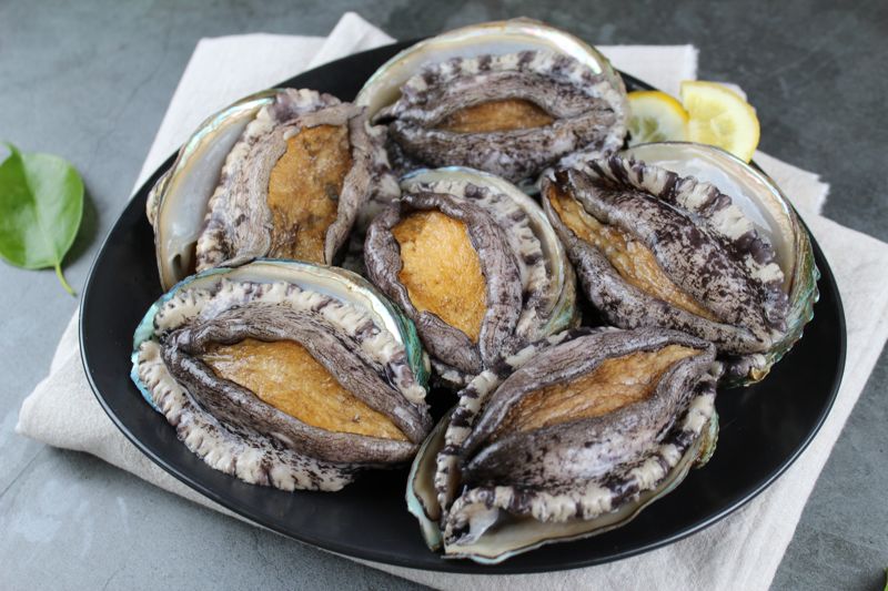 '무더위 원기 회복엔 완도 전복'...완도군, '복날엔 전복 데이' 행사