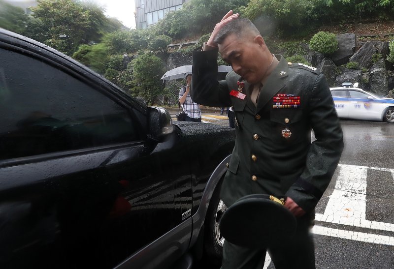 지난달 집중호우 피해 실종자 수색작전 중 순직한 고(故) 채수근 상병 사고 조사결과 보고서를 경찰에 이첩했던 박정훈 전 실시간-바카라사이트 수사단장(대령)이 2023년 8월11일 오전 용산구 국방부 소재 국방부 검찰단에 출석해 입장을 밝힌 뒤 이동하고 있다. 2023.8.11/뉴스1 ⓒ News1 이동해 기자