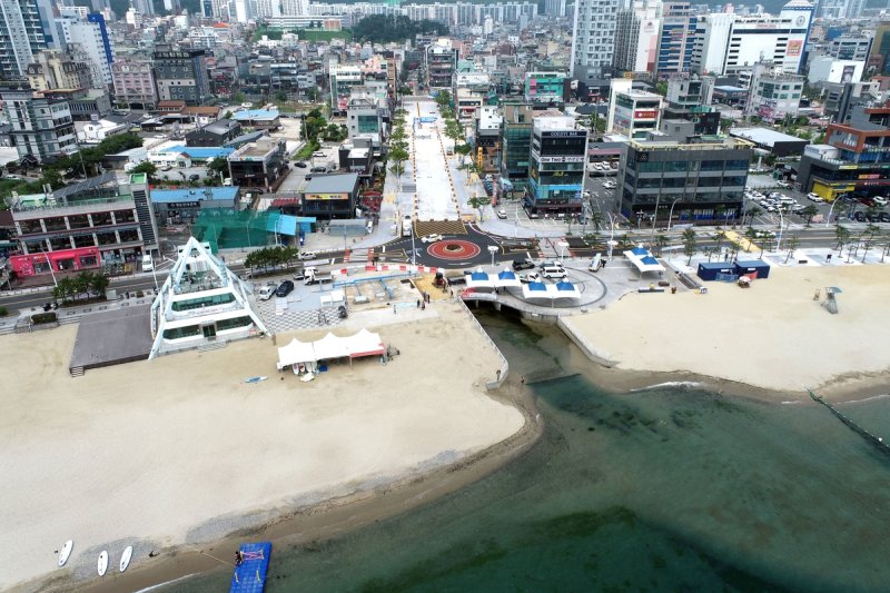 일산해수욕장 중앙광장형 보행로 '일산 청년광장' (출처=연합뉴스)