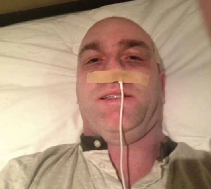 코에 휴대폰 충전기 꽂고 항암치료 중이다... 스포츠 스타의 어이없는 거짓말