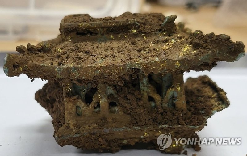 2023년 공개된 금동다층소탑 모습 (출처=연합뉴스)
