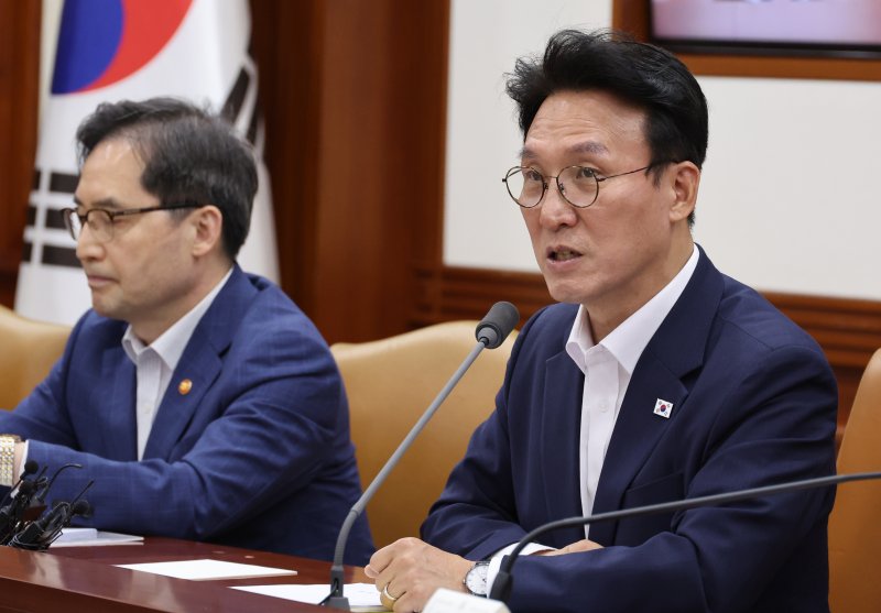 [서울=뉴시스] 김명원 기자 = 김민석 국무총리가 10일 오전 서울 종로구 정부서울청사에서 열린 국정현안관계장관회의에 참석해 발언하고 있다. 2025.07.10. kmx1105@newsis.com