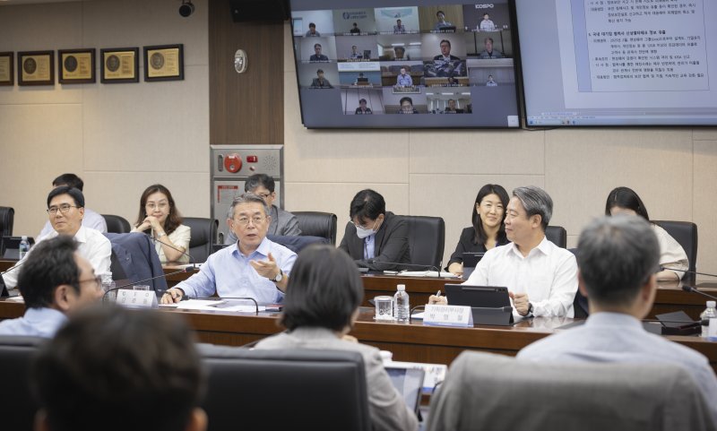 [세종=뉴시스]한국남부발전이 지난 9일 본사에서 '2025년 7월 KOSPO 미래전략해커톤'을 개최했다.(사진=한국남부발전 제공) *재판매 및 DB 금지
