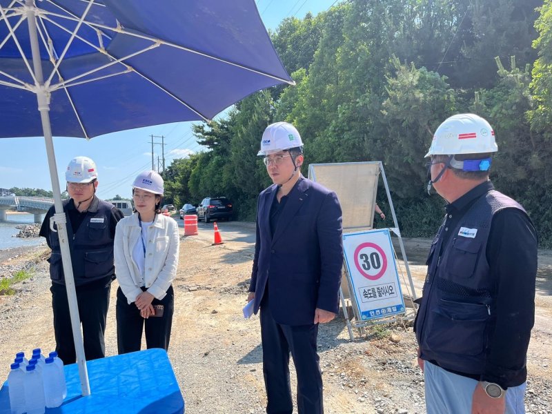 [서울=뉴시스] 김원성 안전경영본부장 주재 공사현장 온열질환 예방활동.