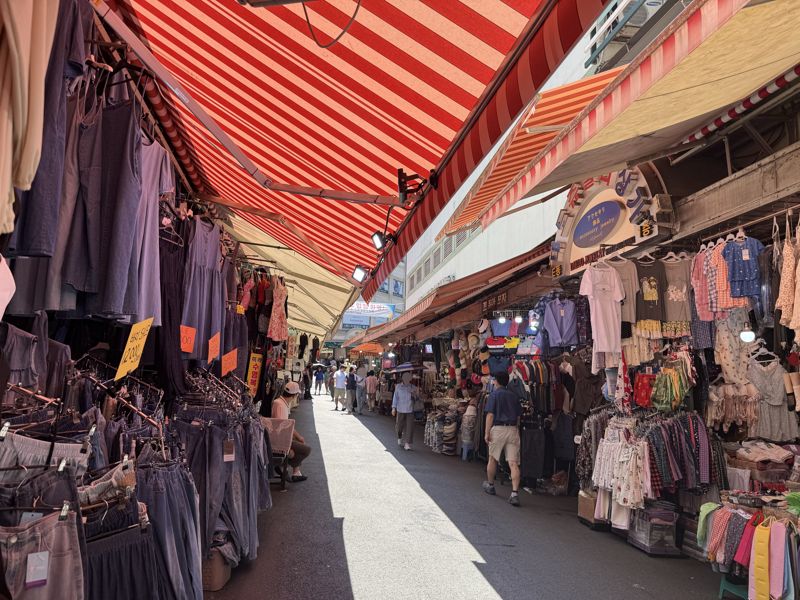 역대급 폭염이 기승을 부린 10일 오후 서울 중구 남대문 시장. 무더위로 인해 거리는 다소 한산한 모습이었다. 사진=최혜림 기자